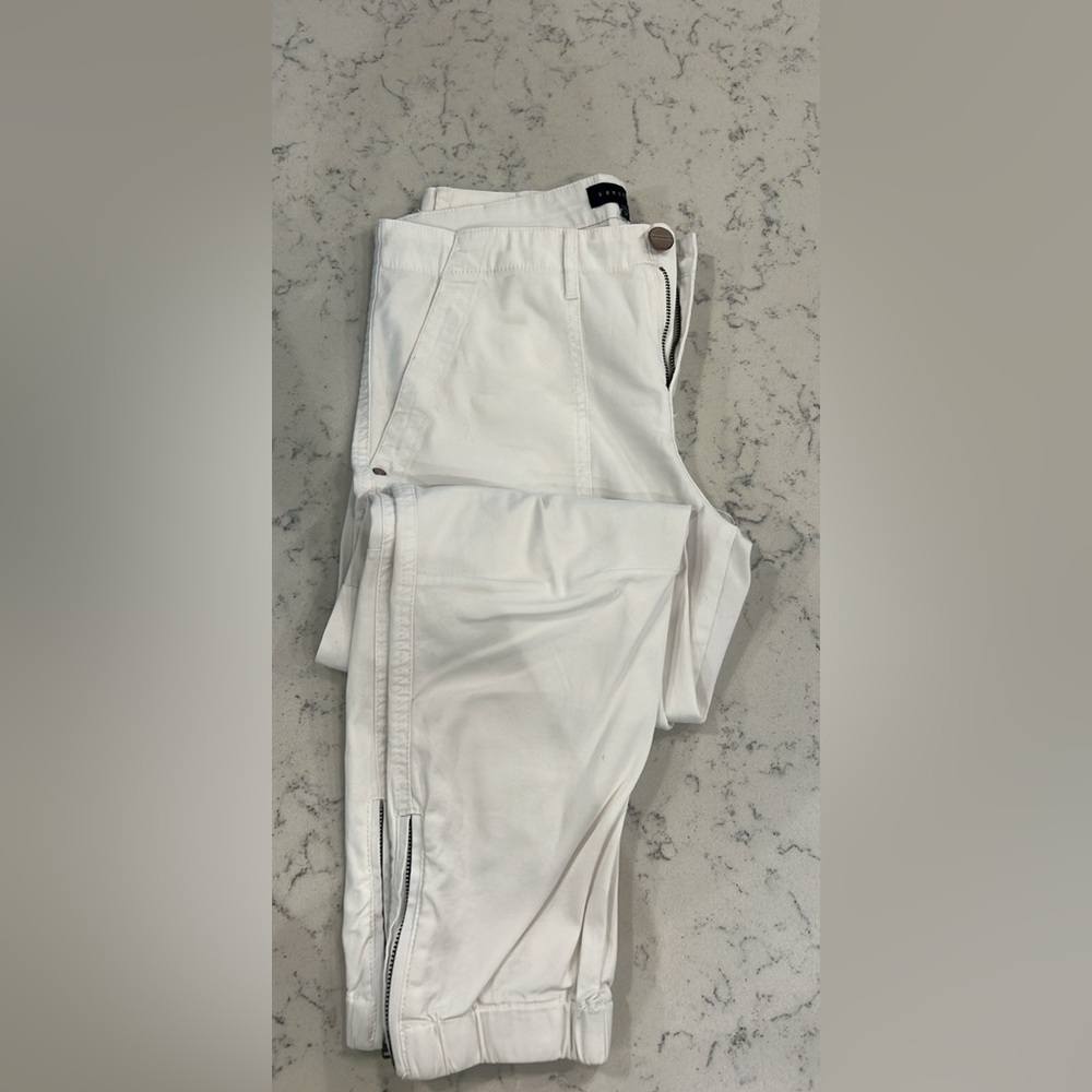 Sanctuary white cargo pant, zipper leg fitted. Perfect condition smoke free home